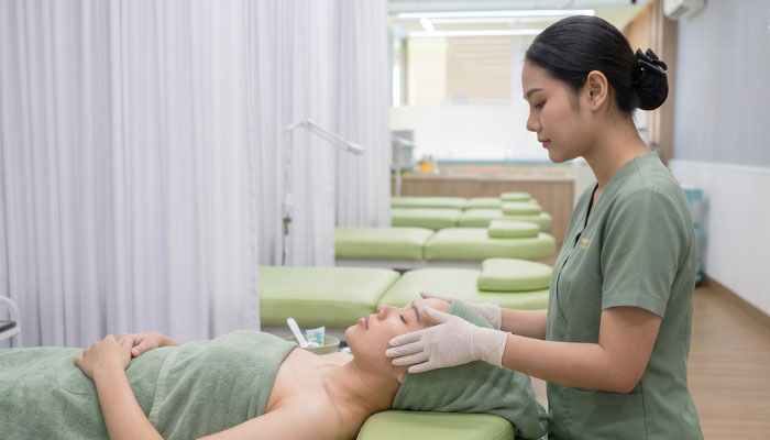 Suasana perawatan Holistik Estetika Cimahi